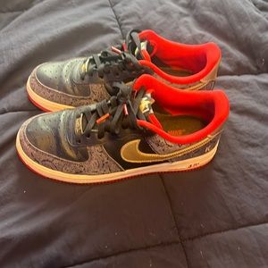 black and red Air force 1